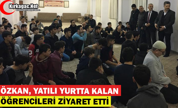 ÖZKAN, YATILI YURTTA KALAN ÖĞRENCİLERİ ZİYARET ETTİ