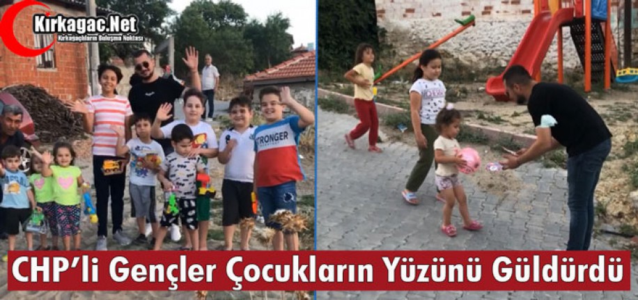 CHP’Lİ GENÇLER ÇOCUKLARIN YÜZÜNÜ GÜLDÜRDÜ