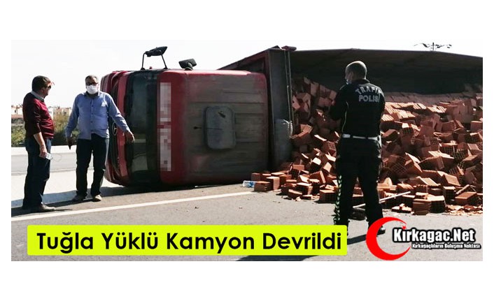 TUĞLA YÜKLÜ KAMYON DEVRİLDİ