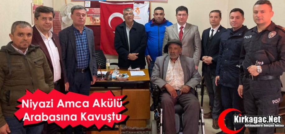 NİYAZİ AMCA AKÜLÜ ARABASINA KAVUŞTU