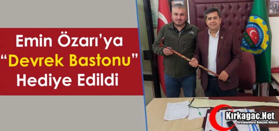 ÖZARI’YA “DEVREK BASTONU” HEDİYE EDİLDİ