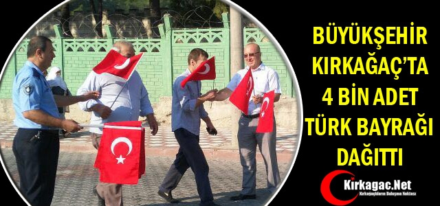 BÜYÜKŞEHİR KIRKAĞAÇ'TA 4 BİN ADET TÜRK BAYRAĞI DAĞITTI