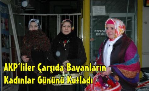 Çarşıda Karanfil ve Dolap Süsü Dağıttılar