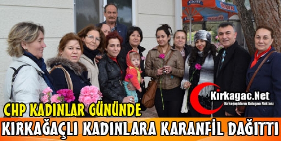 CHP'Lİ KADINLAR KARANFİL DAĞITTI