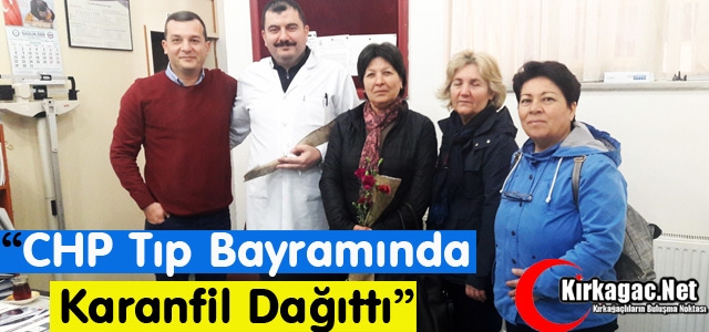 CHP’LİLER TIP BAYRAMINDA KARANFİL DAĞITTI