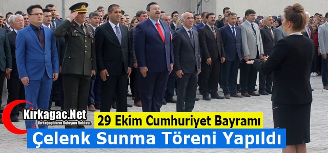 CUMHURİYET BAYRAMI PROGRAMI ÇELENK SUNMA TÖRENİYLE BAŞLADI