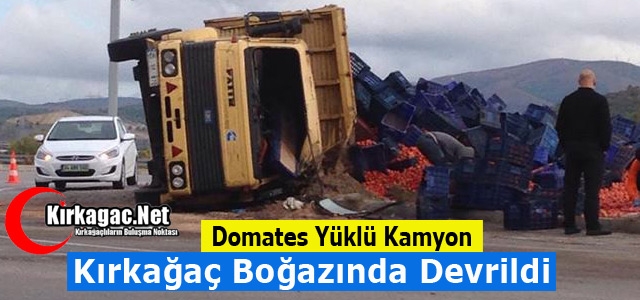 DOMATES YÜKLÜ KAMYON DEVRİLDİ