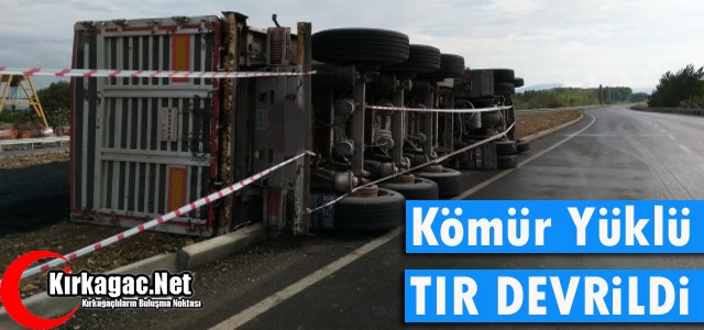 KÖMÜR YÜKLÜ TIR DEVRİLDİ