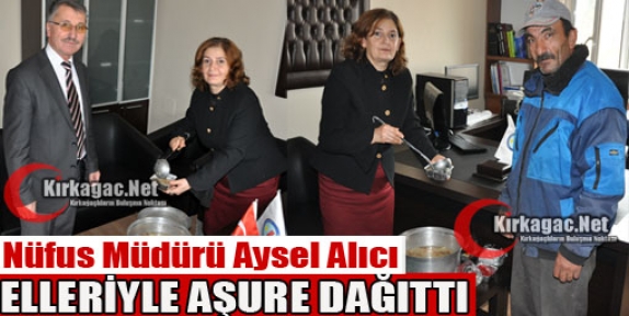 NÜFUS MÜDÜRÜ AYSEL ALICI ELLERİYLE AŞURE DAĞITTI