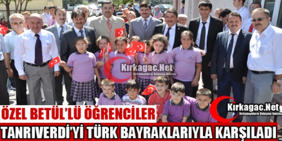 TANRIVERDİ'YE TÜRK BAYRAKLI KARŞILAMA