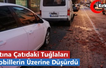 ÇATIDAN DÜŞEN TUĞLALAR OTOMOBİLE ZARAR VERDİ