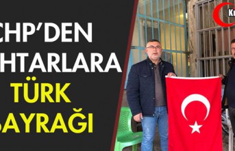 CHP'DEN MUHTARLARA TÜRK BAYRAĞI