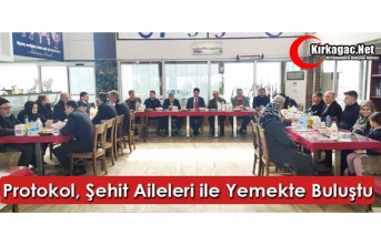 PROTOKOL ŞEHİT AİLELERİ İLE YEMEKTE BULUŞTU