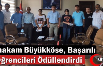 KAYMAKAM BÜYÜKKÖSE, BAŞARILI ÖĞRENCİLERİ ÖDÜLLENDİRDİ