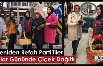 YENİDEN REFAH PARTİ’LİLERDEN “KADINLARA ÇİÇEK”