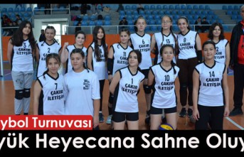 VOLEYBOL TURNUVASI BÜYÜK HEYECANA SAHNE OLUYOR