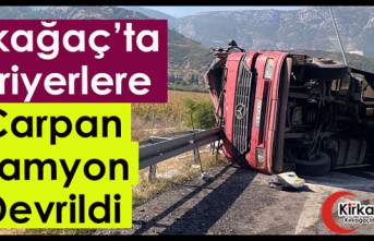 KIRKAĞAÇ’TA BARİYERLERE ÇARPAN TIR DEVRİLDİ