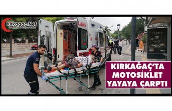 MOTOSİKLET ÖNCE OTOMOBİLE SONRA YAYAYA ÇARPTI
