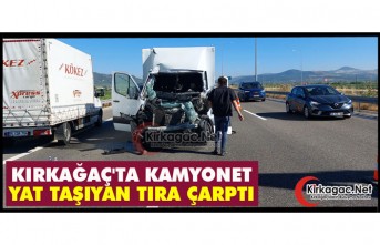 KIRKAĞAÇ'TA KAMYONET, YAT TAŞIYAN TIRA ÇARPTI