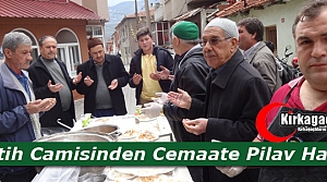 FETİH CAMİİSİNDEN CEMAATE PİLAV HAYRI 