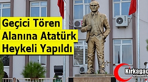 GEÇİCİ TÖREN ALANINA ATATÜRK HEYKELİ YAPILDI