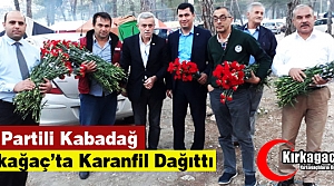 İYİ PARTİLİ KABADAĞ KIRKAĞAÇ'TA KARANFİL DAĞITTI