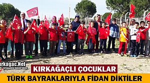 KIRKAĞAÇLI ÇOCUKLAR TÜRK BAYRAKLARIYLA FİDAN DİKTİLER