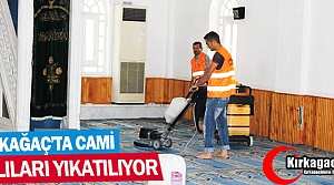 KIRKAĞAÇ’TA CAMİ HALILARI YIKATILIYOR