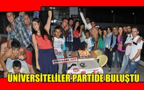 ÜNİVERSİTELİLER PARTİDE BULUŞTU