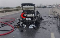 KIRKAĞAÇ’TA OTOMOBİL ÖNCE BARİYERLERE ÇARPTI SONRA ALEV ALEV YANDI