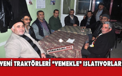 YENİ TRAKTÖRLERİ YEMEKLE “ISLATIYORLAR“